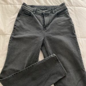 AMERICAN EAGLE HIGH WAISTED MOM JEANS